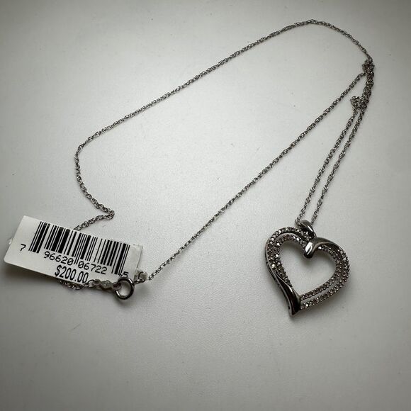 NWT 18" Macy's Sterling Silver heart necklace with 1/4ctw natural diamonds! - Picture 12 of 12